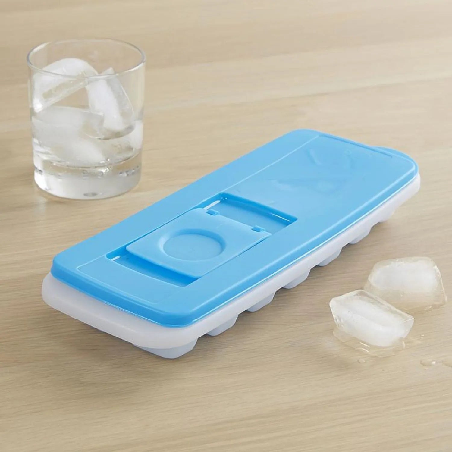 Appetito Ice Cube Tray with Pour Through Lid Blue